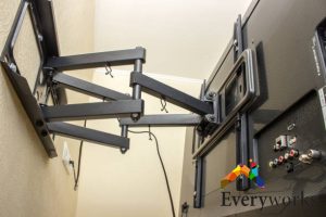 Why You Should Install a TV Bracket in Your Home 2 enhanced-safety-for-the-tv-why-you-should-install-a-tv-bracket-in-your-home-tv-bracket-installation-everyworks-singapore