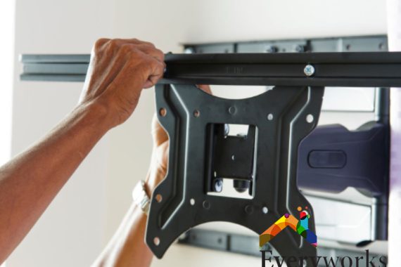 featured-diy-tv-bracket-installation-a-step-by-step-guide-tv-bracket-installation-everyworks-singapore