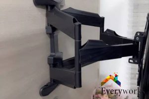 swivel-tv-bracket-which-tv-bracket-do-you-need-in-singapore-tv-bracket-installation-everyworks-singapore