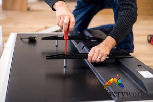 Common TV Bracket Installation Problems in Singapore 3 vesa-mount-mismatch-common-tv-bracket-installation-problems-in-singapore-tv-bracket-installation-everyworks-singapore